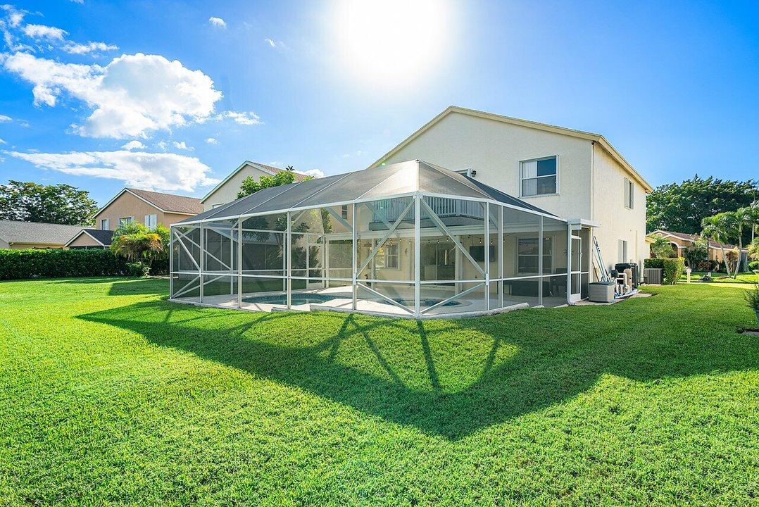 Под контрактом: $700,000 (4 спален, 3 ванн, 2305 Квадратных фут)