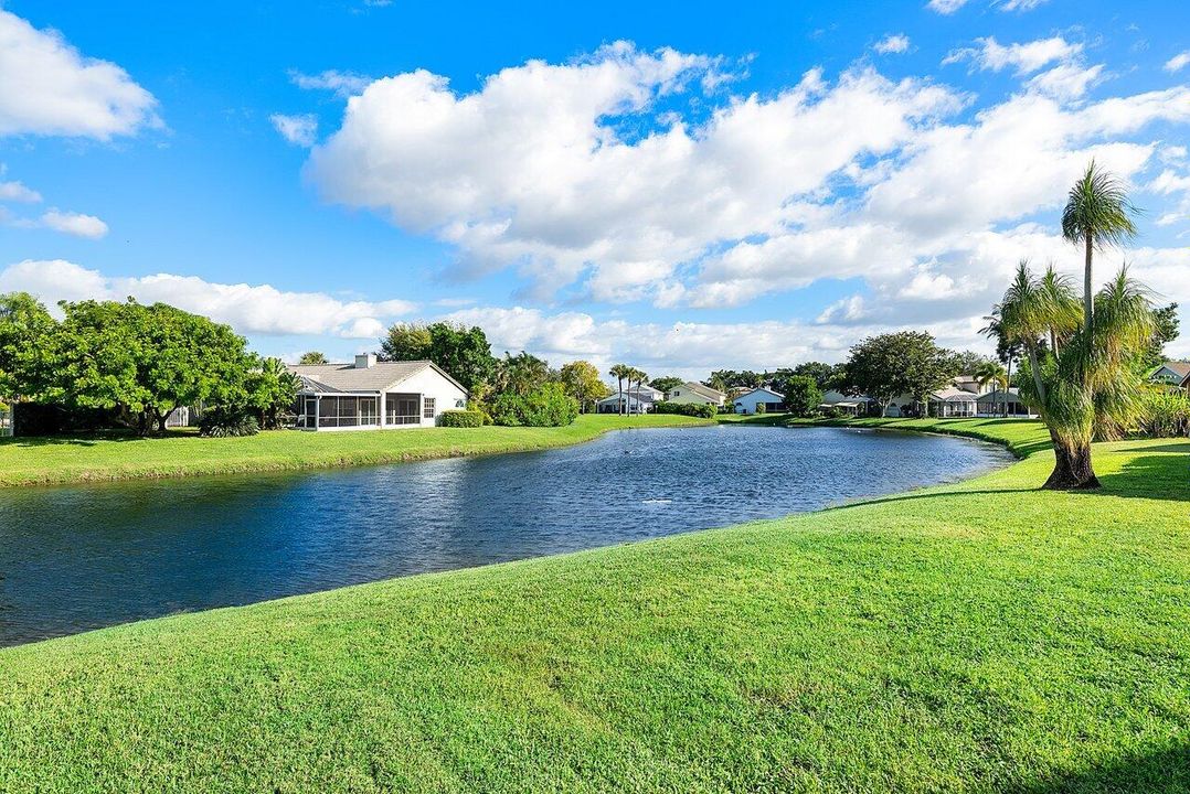 Под контрактом: $700,000 (4 спален, 3 ванн, 2305 Квадратных фут)