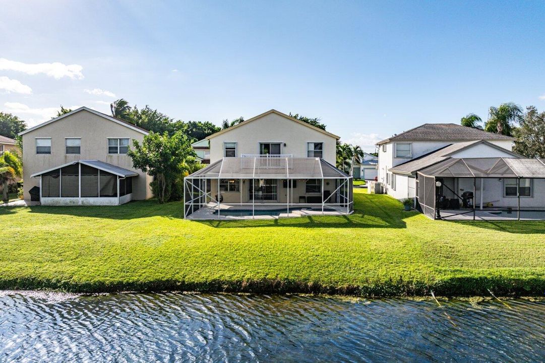 Под контрактом: $700,000 (4 спален, 3 ванн, 2305 Квадратных фут)