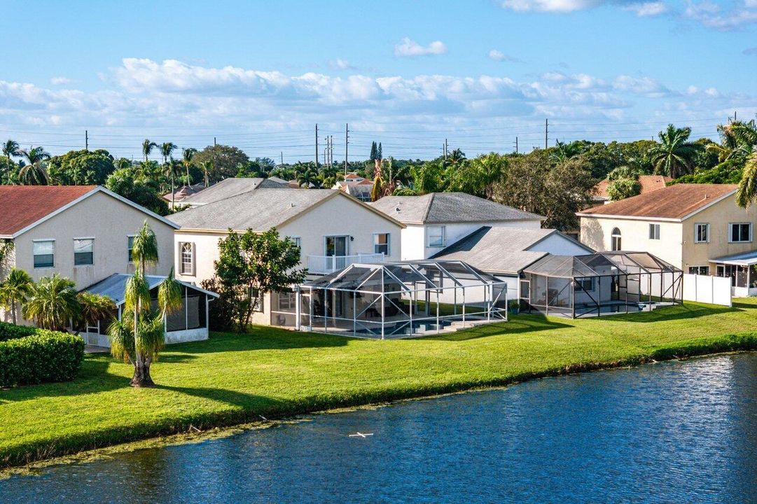 Под контрактом: $700,000 (4 спален, 3 ванн, 2305 Квадратных фут)