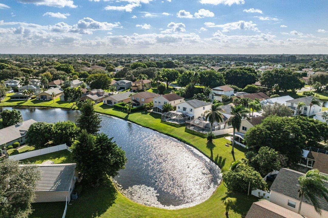 Под контрактом: $700,000 (4 спален, 3 ванн, 2305 Квадратных фут)