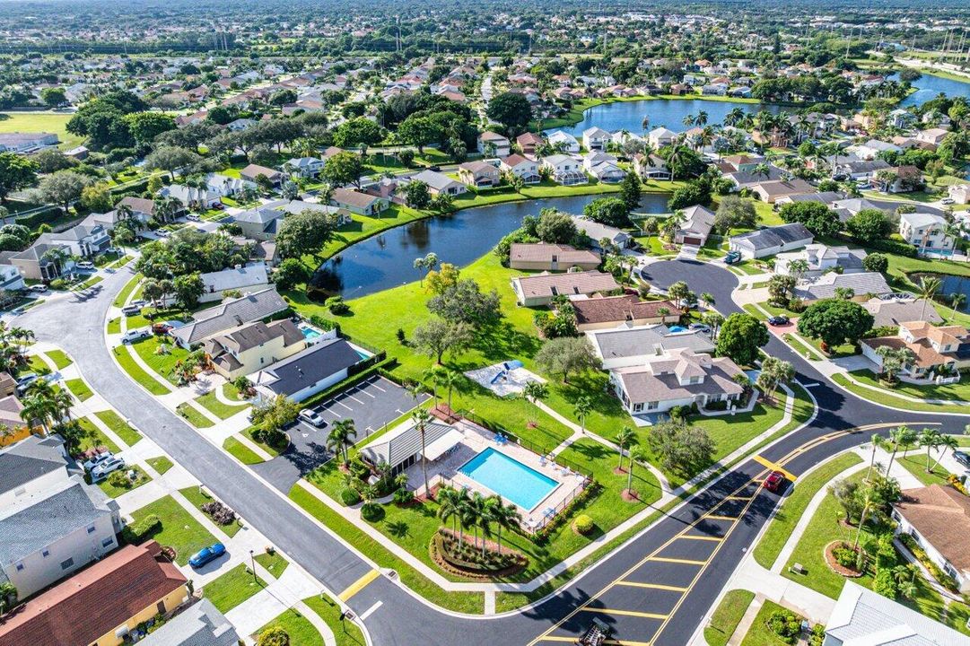 Под контрактом: $700,000 (4 спален, 3 ванн, 2305 Квадратных фут)