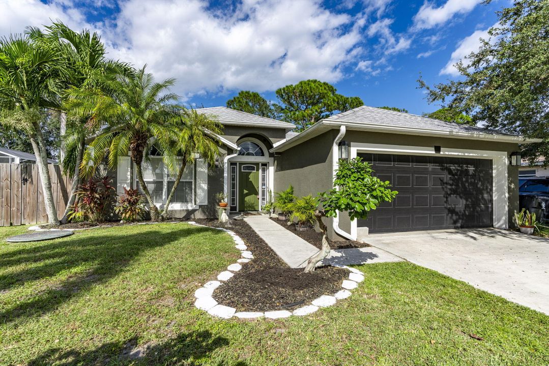 Recently Sold: $375,000 (3 beds, 2 baths, 1652 Square Feet)