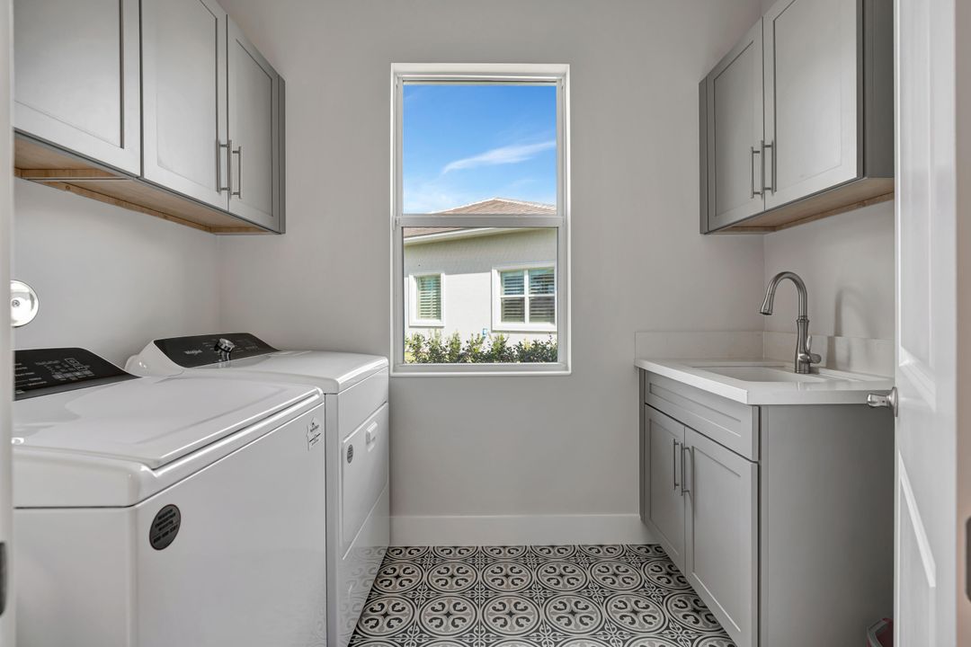 For Sale: $1,274,900 (3 beds, 2 baths, 2979 Square Feet)