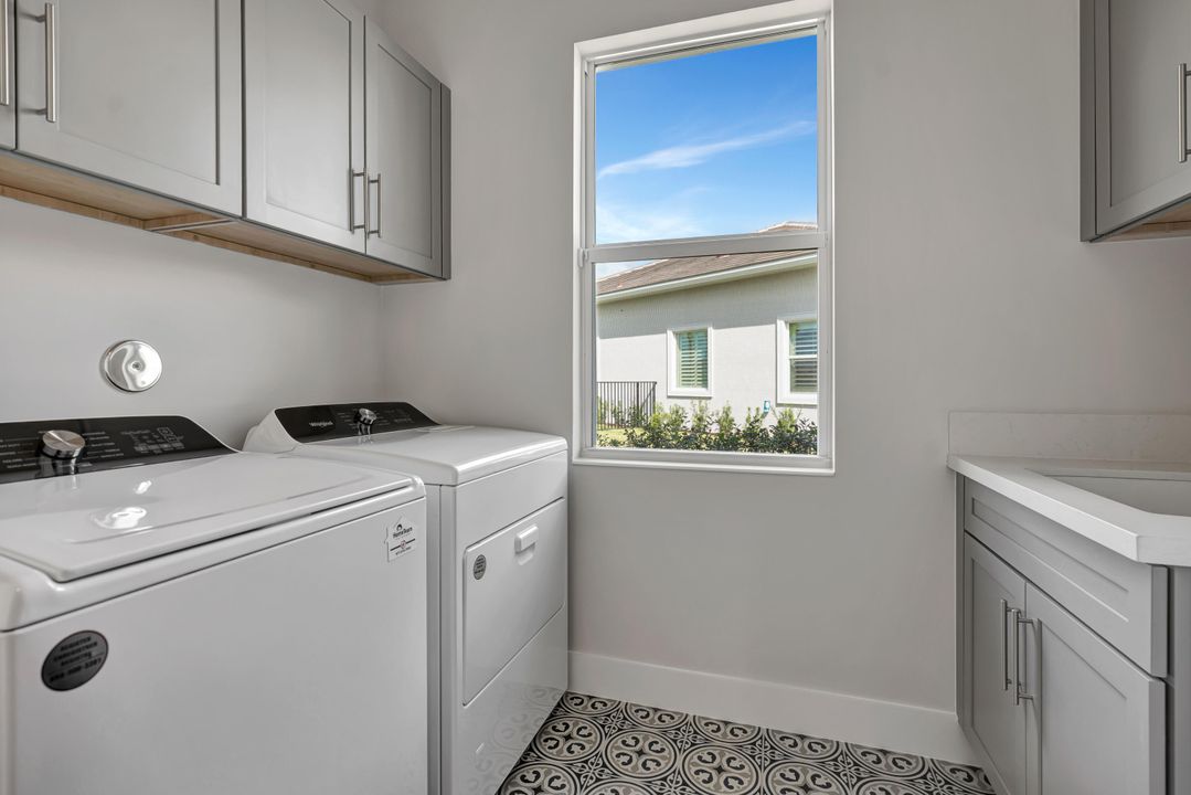 For Sale: $1,274,900 (3 beds, 2 baths, 2979 Square Feet)