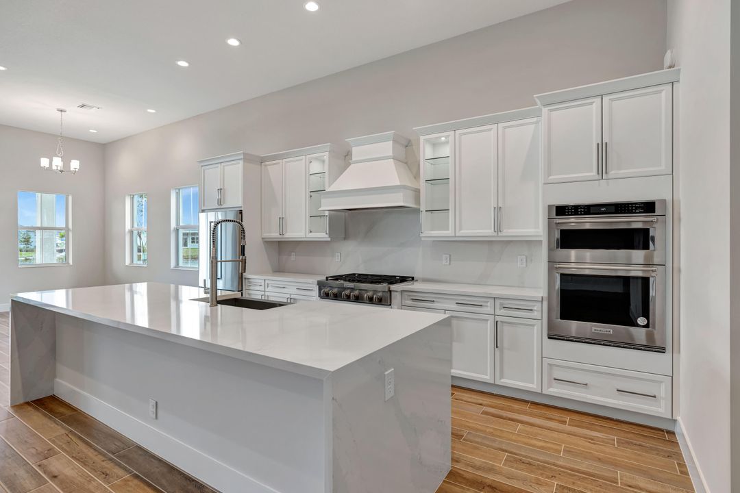 For Sale: $1,274,900 (3 beds, 2 baths, 2979 Square Feet)