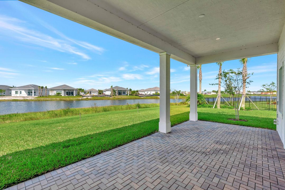 For Sale: $1,274,900 (3 beds, 2 baths, 2979 Square Feet)