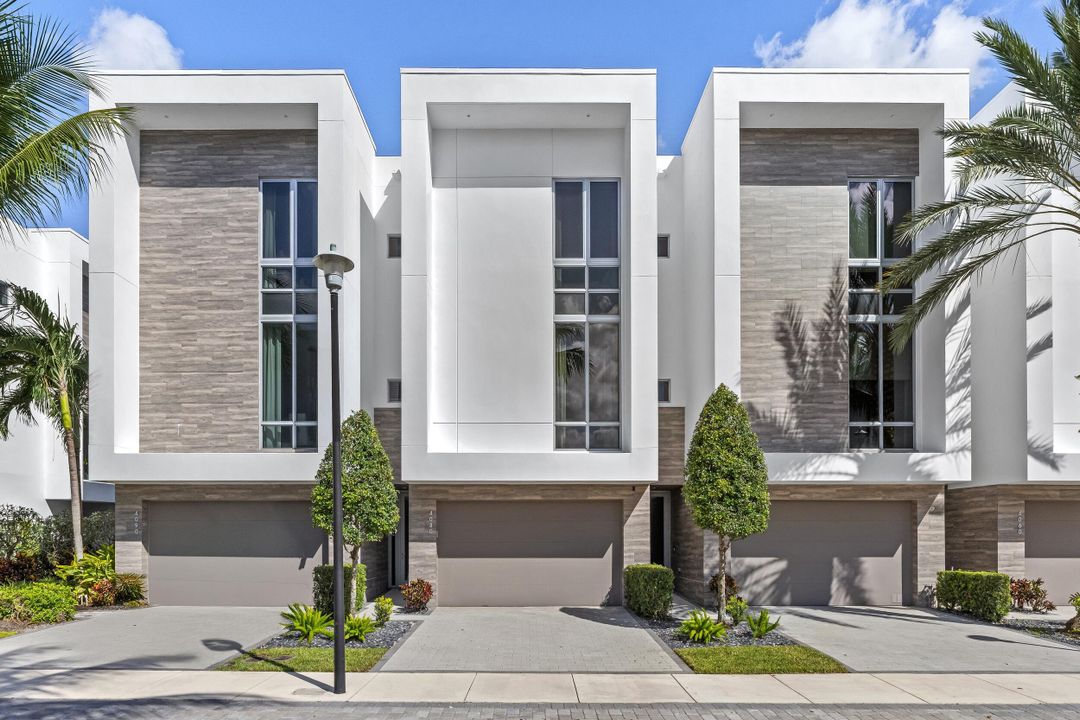 For Sale: $1,595,000 (3 beds, 3 baths, 2877 Square Feet)