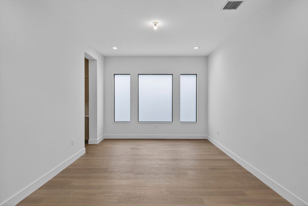 出租: $13,500 (5 贝兹, 7 浴室, 4527 平方英尺)