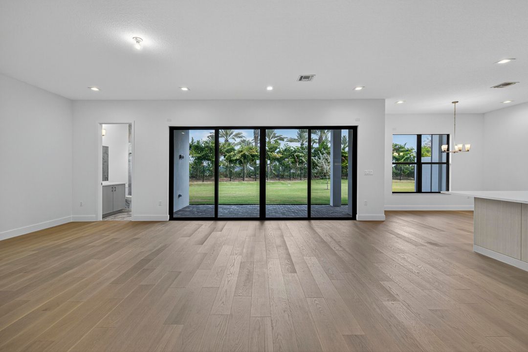 出租: $13,500 (5 贝兹, 7 浴室, 4527 平方英尺)