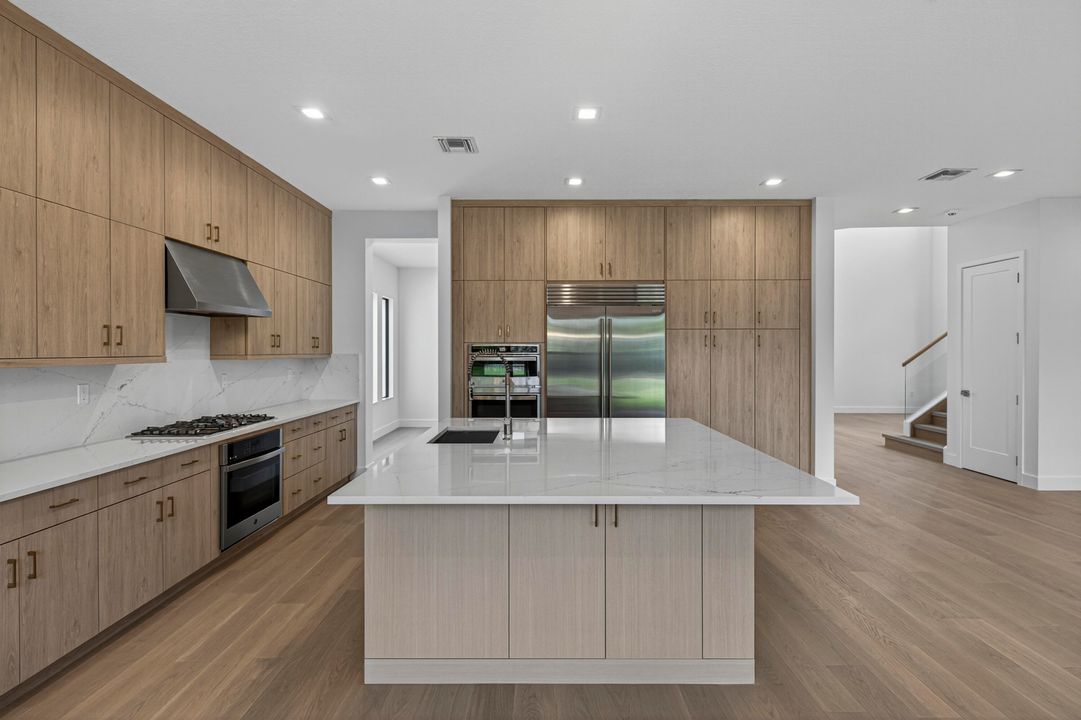 出租: $13,500 (5 贝兹, 7 浴室, 4527 平方英尺)