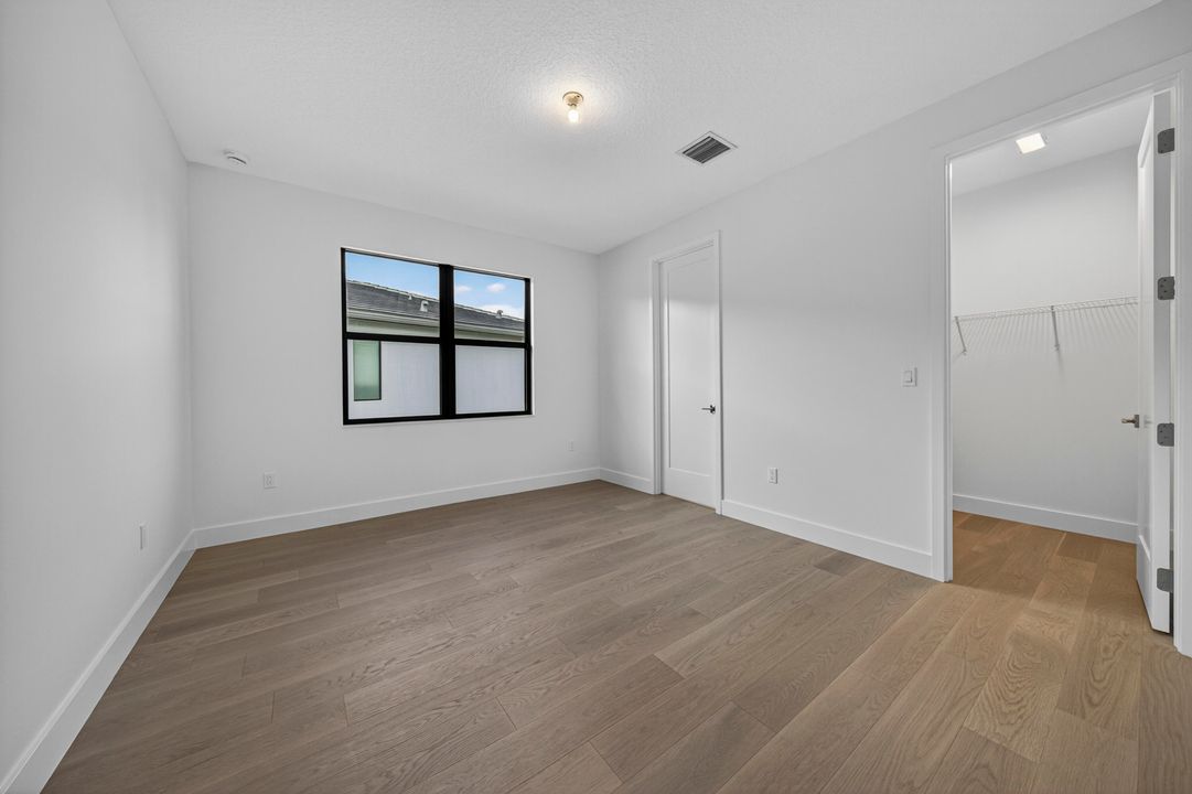 出租: $13,500 (5 贝兹, 7 浴室, 4527 平方英尺)