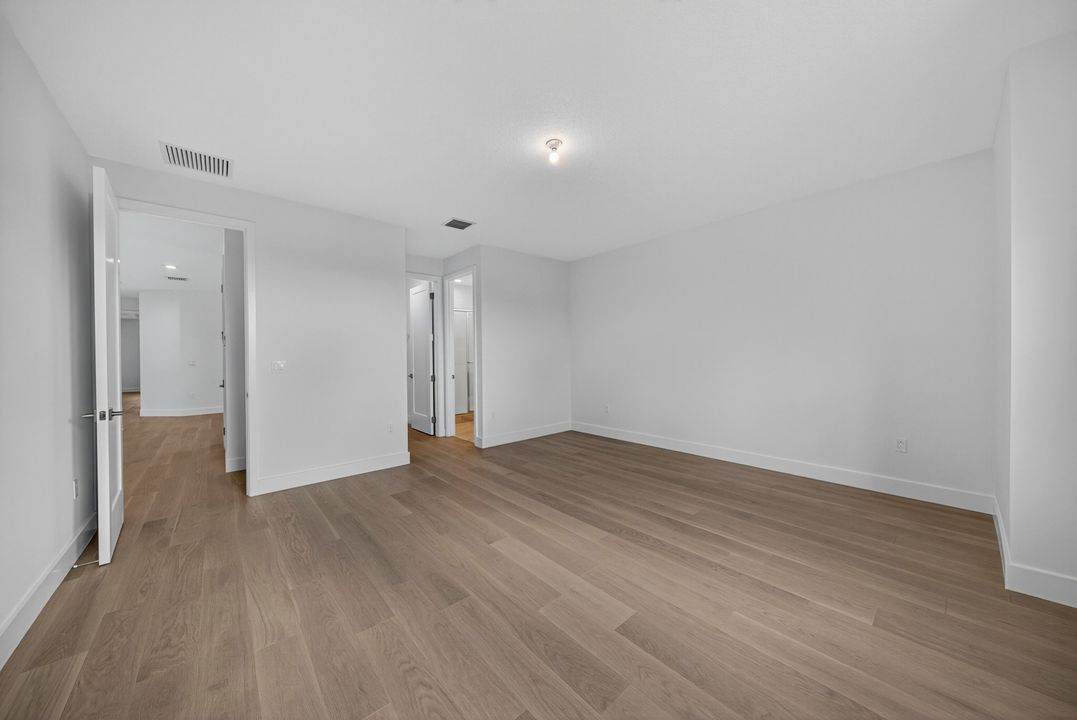 出租: $13,500 (5 贝兹, 7 浴室, 4527 平方英尺)