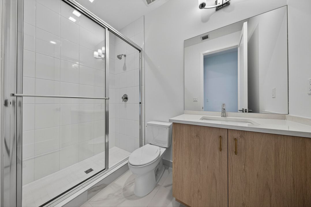 出租: $13,500 (5 贝兹, 7 浴室, 4527 平方英尺)