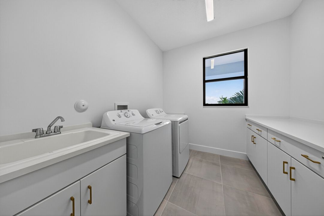 出租: $13,500 (5 贝兹, 7 浴室, 4527 平方英尺)