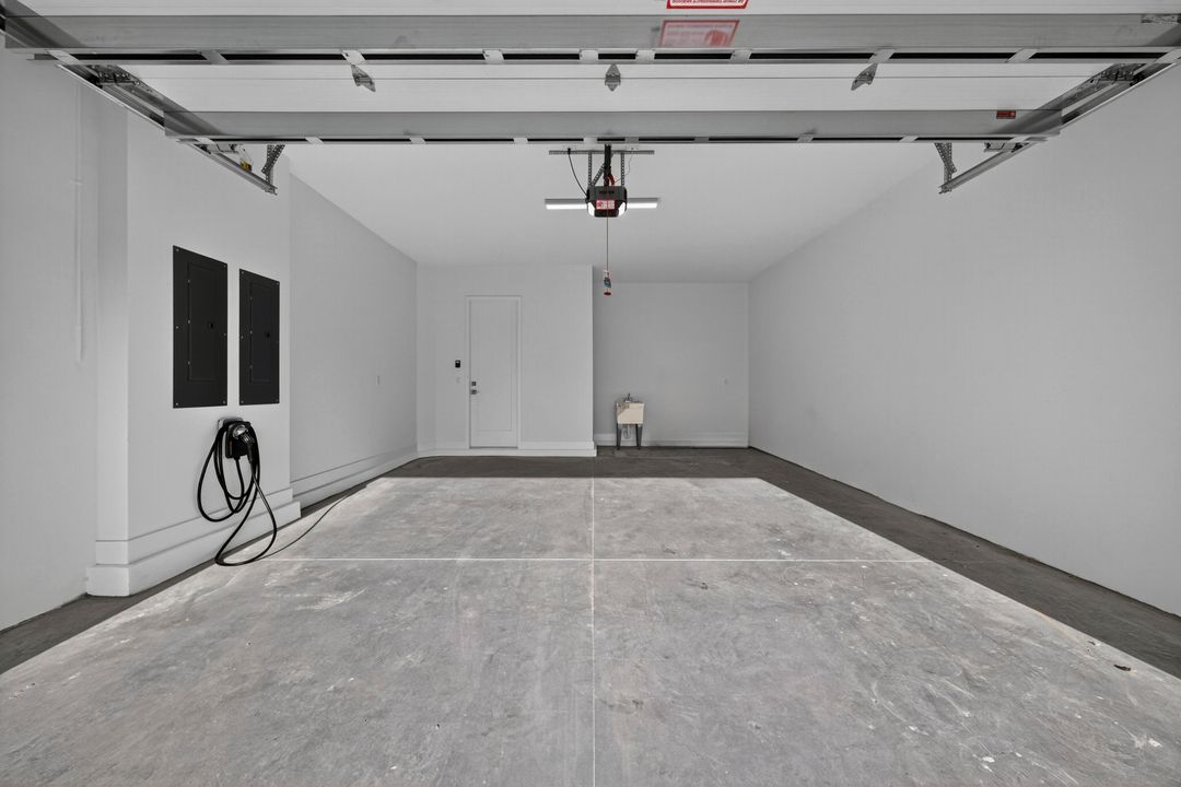 出租: $13,500 (5 贝兹, 7 浴室, 4527 平方英尺)