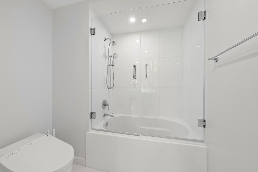 For Sale: $2,495,000 (2 beds, 2 baths, 1429 Square Feet)