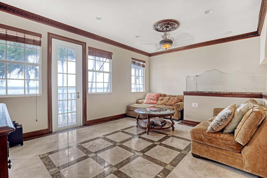 For Rent: $5,250 (3 beds, 2 baths, 1499 Square Feet)