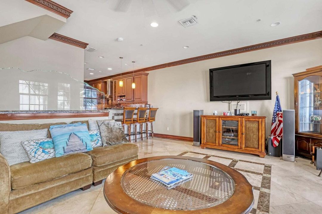 For Rent: $5,250 (3 beds, 2 baths, 1499 Square Feet)