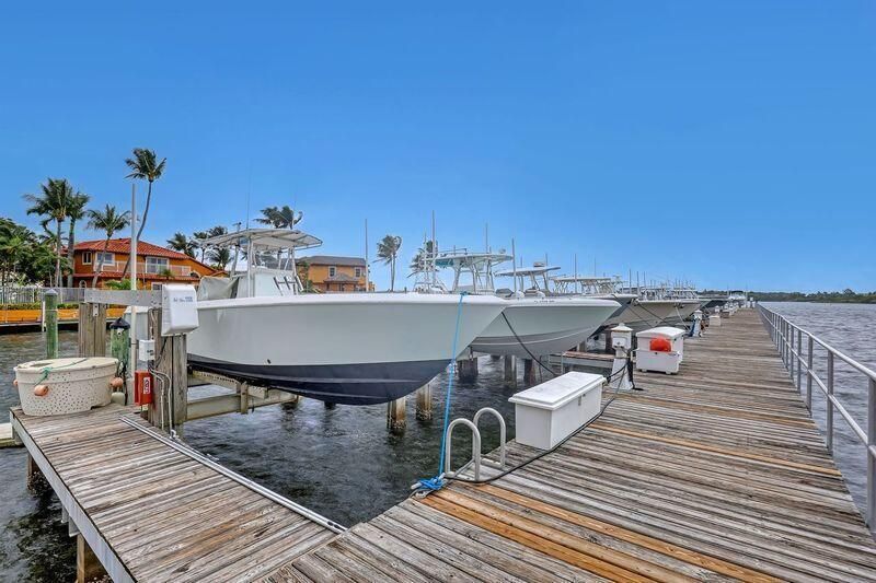 For Rent: $5,250 (3 beds, 2 baths, 1499 Square Feet)