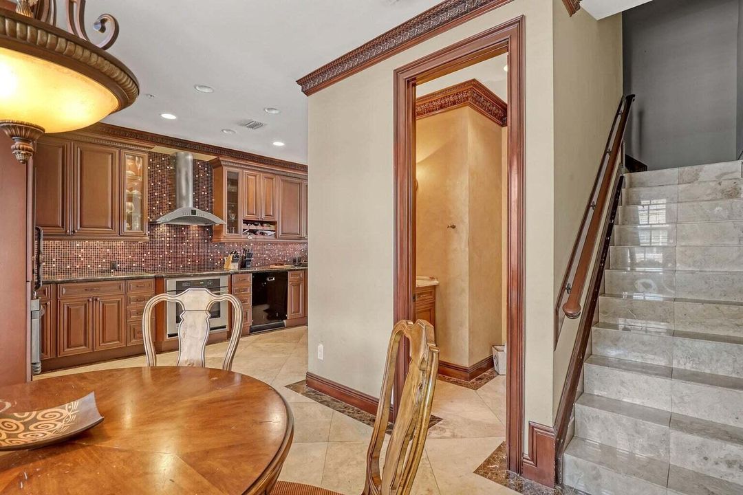 For Rent: $5,250 (3 beds, 2 baths, 1499 Square Feet)