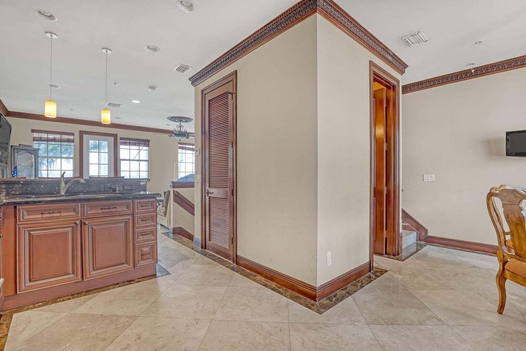 For Rent: $5,250 (3 beds, 2 baths, 1499 Square Feet)