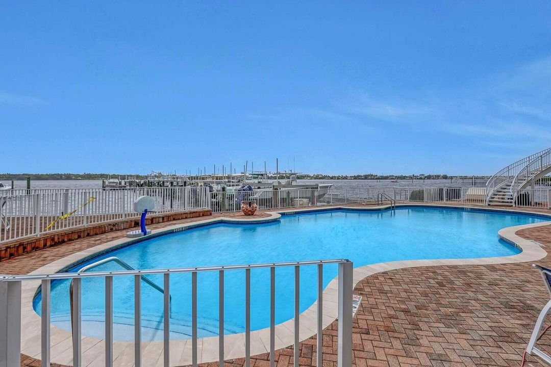 For Rent: $5,250 (3 beds, 2 baths, 1499 Square Feet)