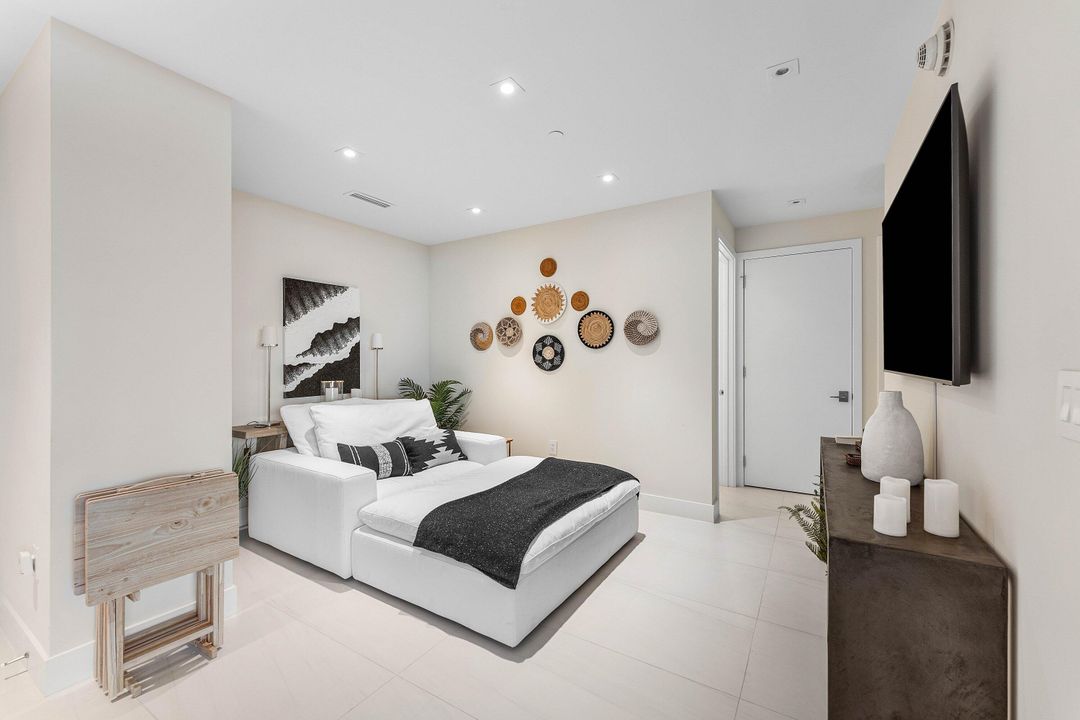 For Sale: $2,495,000 (2 beds, 2 baths, 1465 Square Feet)