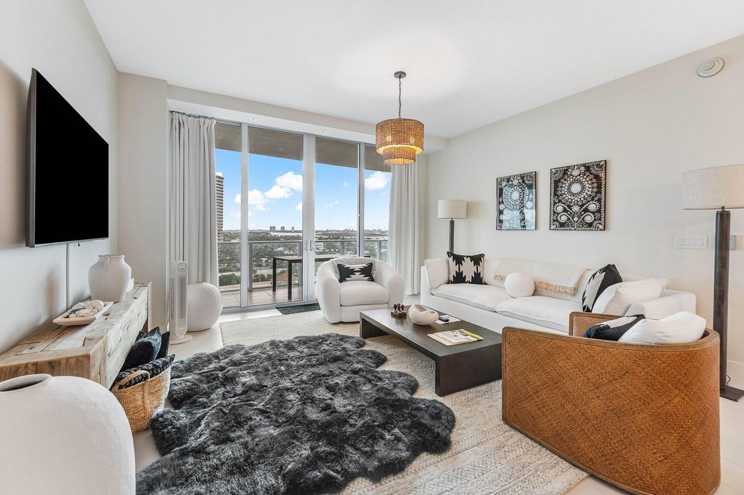 For Sale: $2,495,000 (2 beds, 2 baths, 1465 Square Feet)