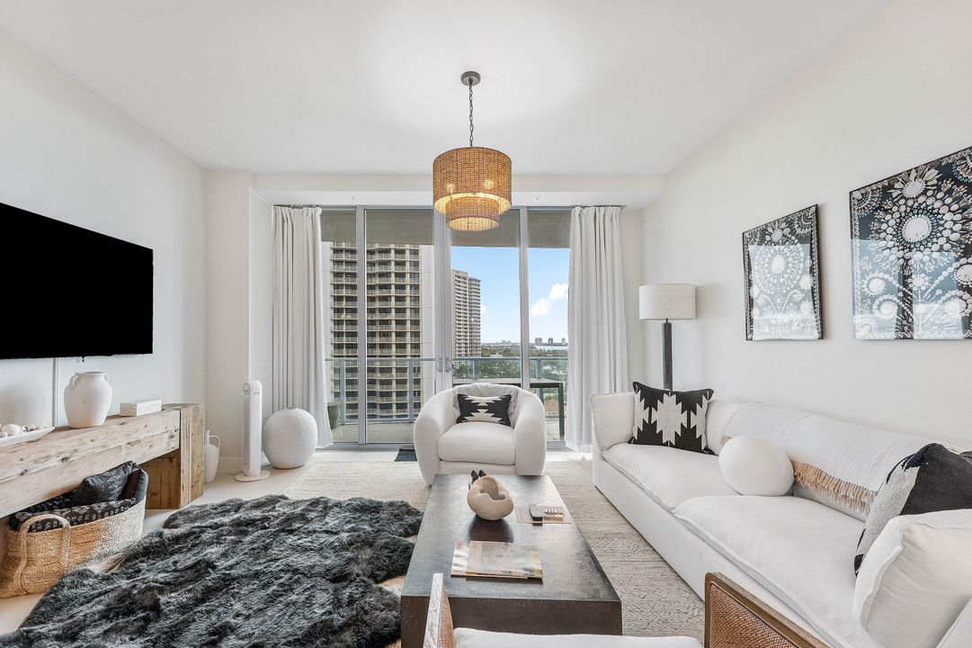 For Sale: $2,495,000 (2 beds, 2 baths, 1465 Square Feet)