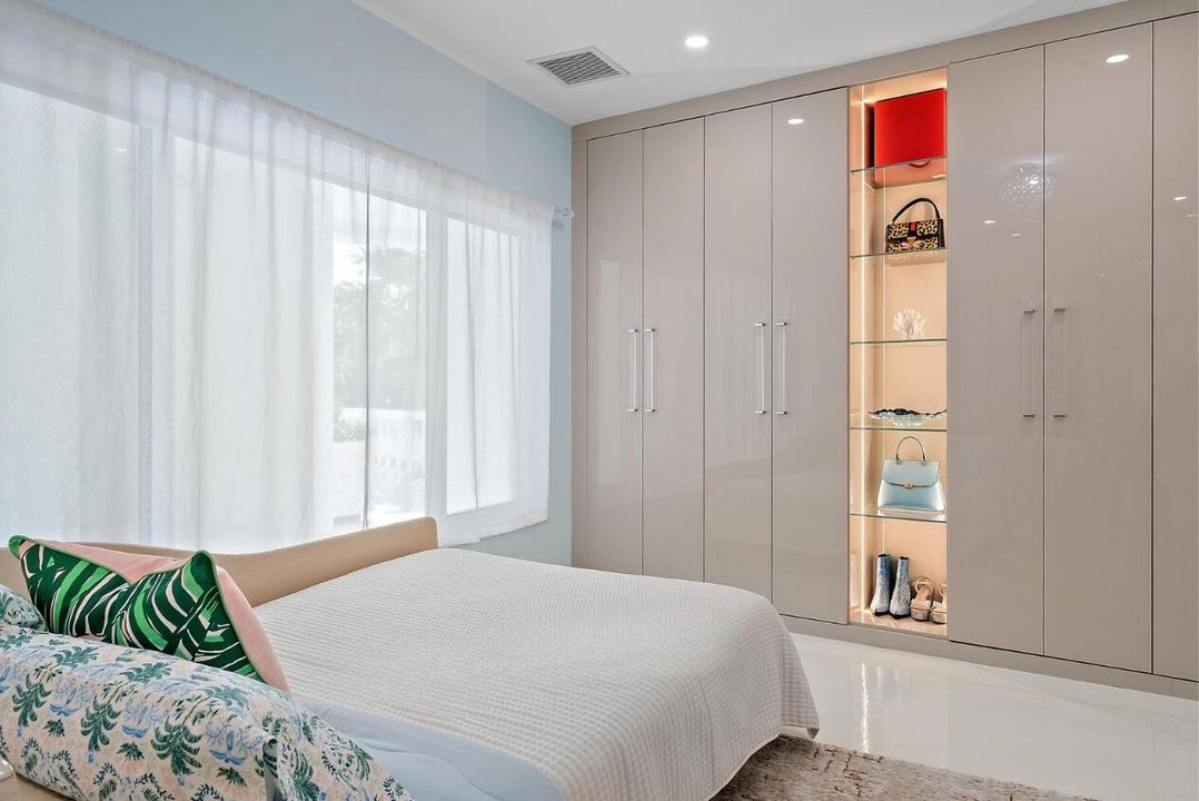 For Sale: $2,495,000 (2 beds, 2 baths, 1429 Square Feet)