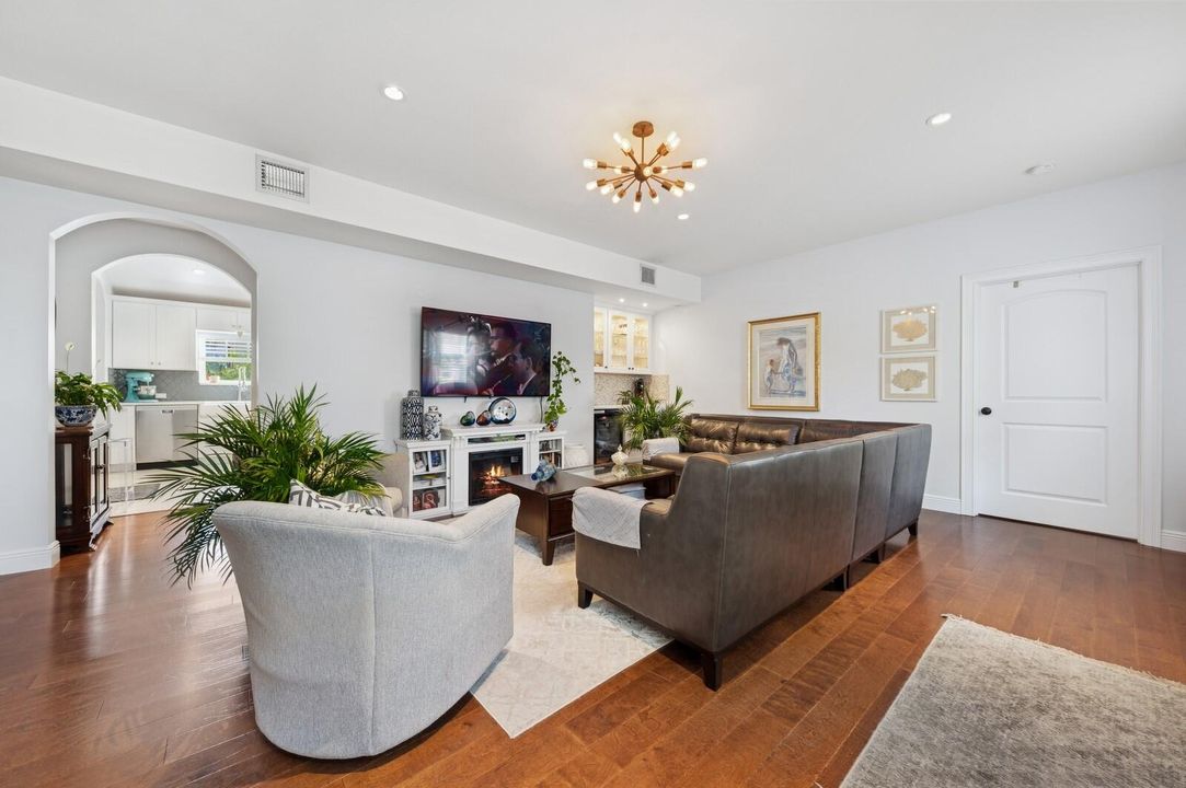 待售: $3,995,000 (6 贝兹, 4 浴室, 3114 平方英尺)