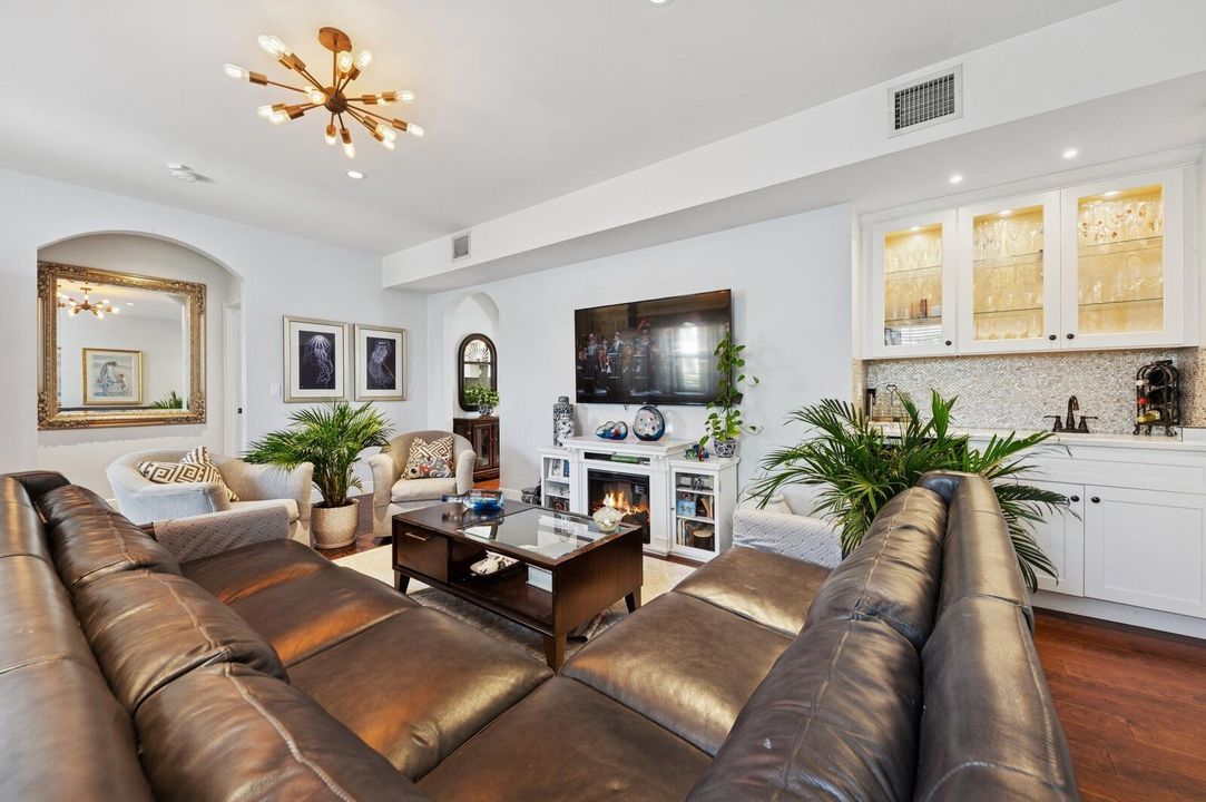 待售: $3,995,000 (6 贝兹, 4 浴室, 3114 平方英尺)