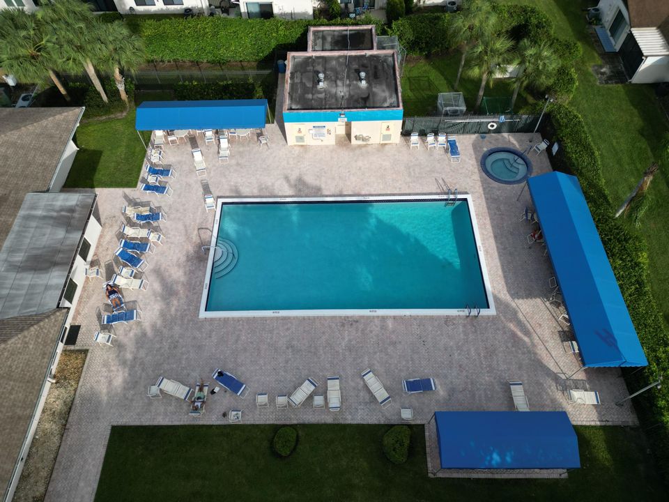 Active With Contract: $174,900 (2 beds, 2 baths, 1050 Square Feet)