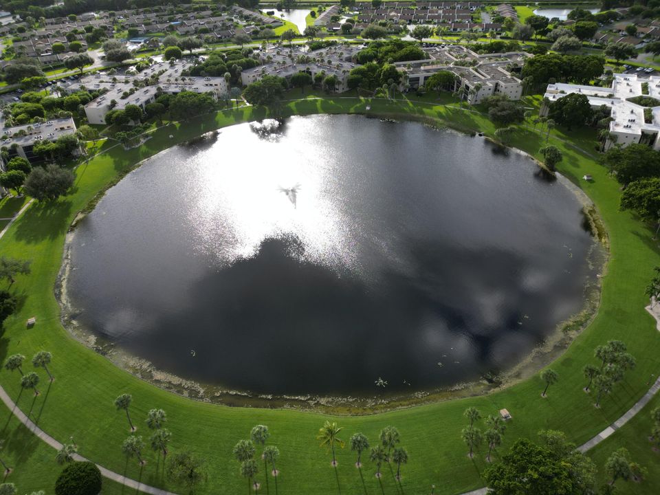 Active With Contract: $174,900 (2 beds, 2 baths, 1050 Square Feet)