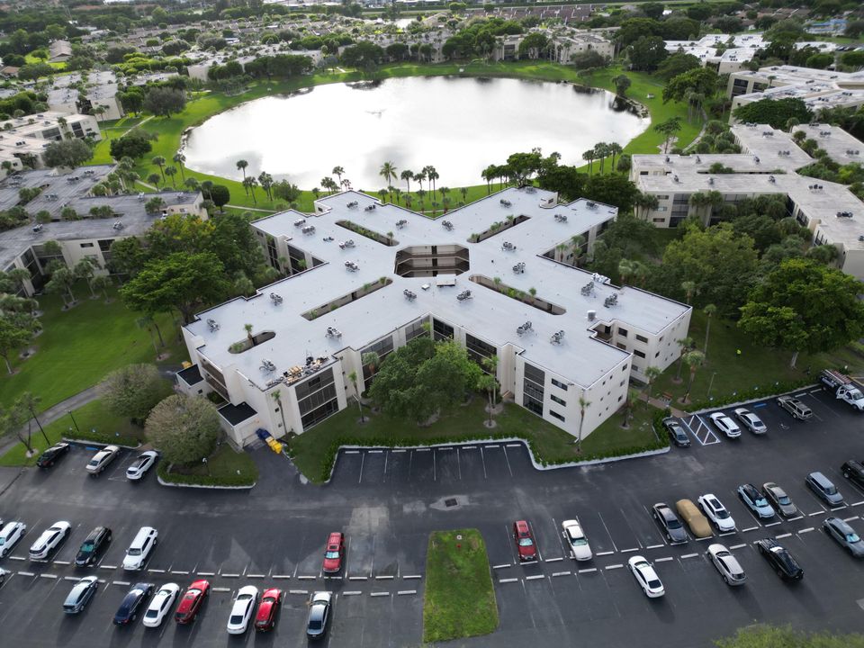 Active With Contract: $174,900 (2 beds, 2 baths, 1050 Square Feet)