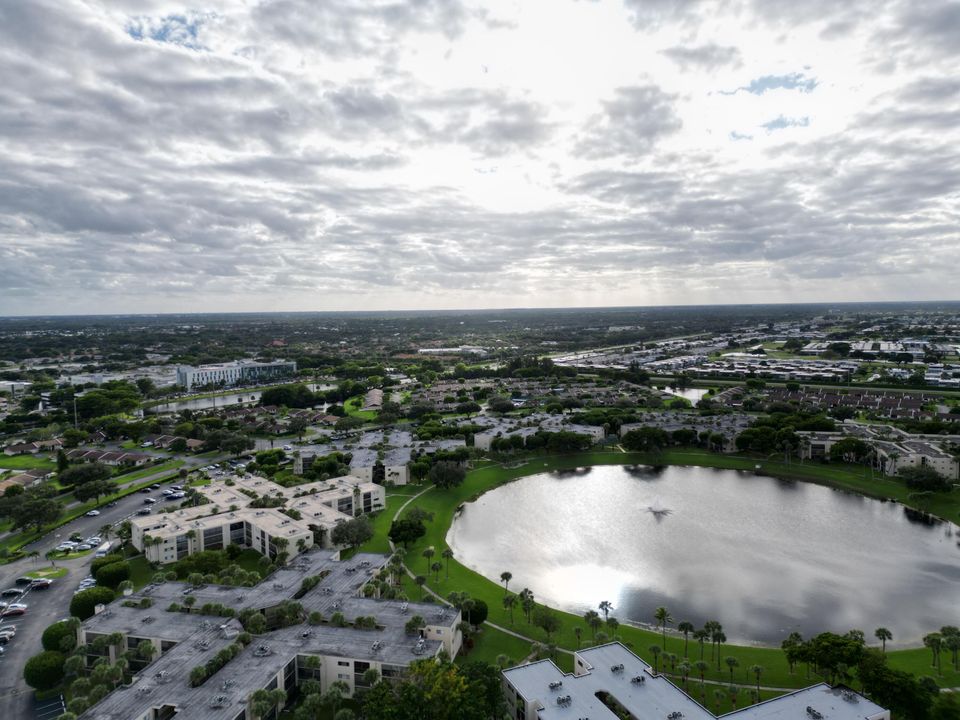 Active With Contract: $174,900 (2 beds, 2 baths, 1050 Square Feet)