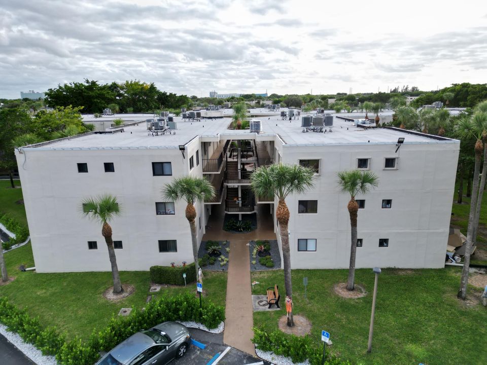 Active With Contract: $174,900 (2 beds, 2 baths, 1050 Square Feet)