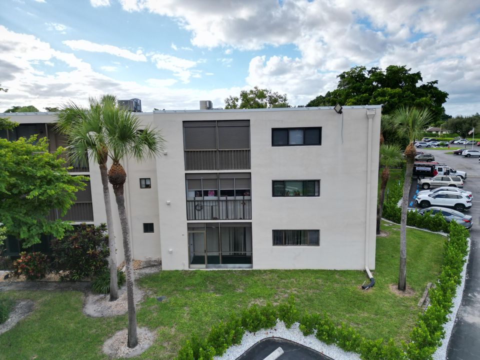 Active With Contract: $174,900 (2 beds, 2 baths, 1050 Square Feet)