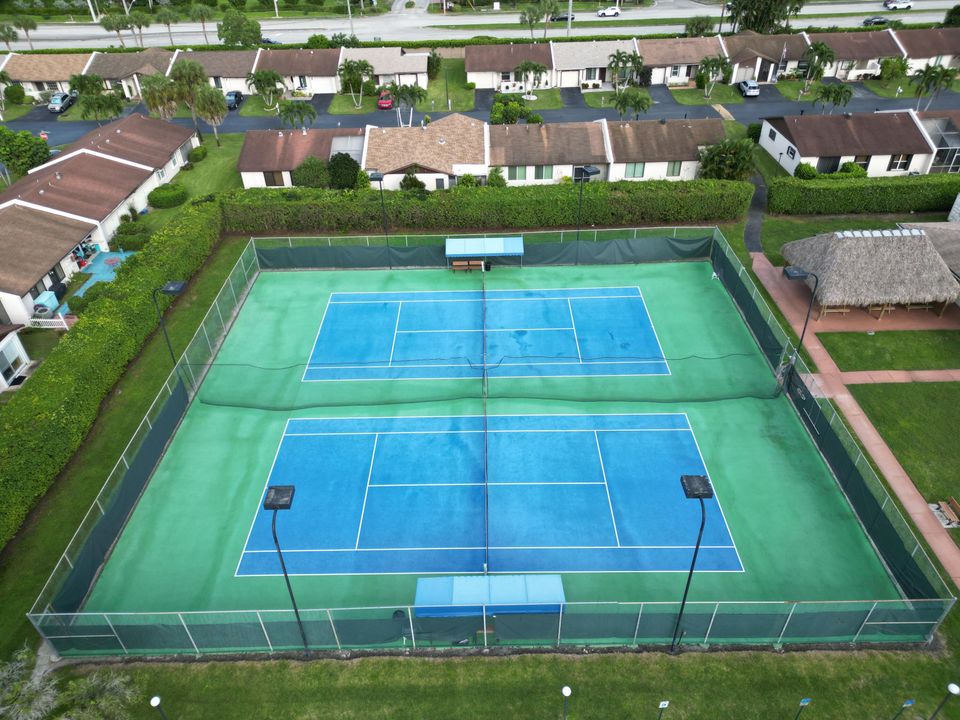 Active With Contract: $174,900 (2 beds, 2 baths, 1050 Square Feet)