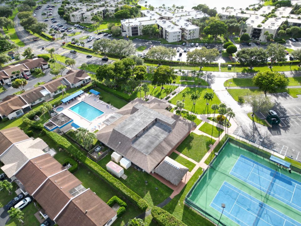 Active With Contract: $174,900 (2 beds, 2 baths, 1050 Square Feet)