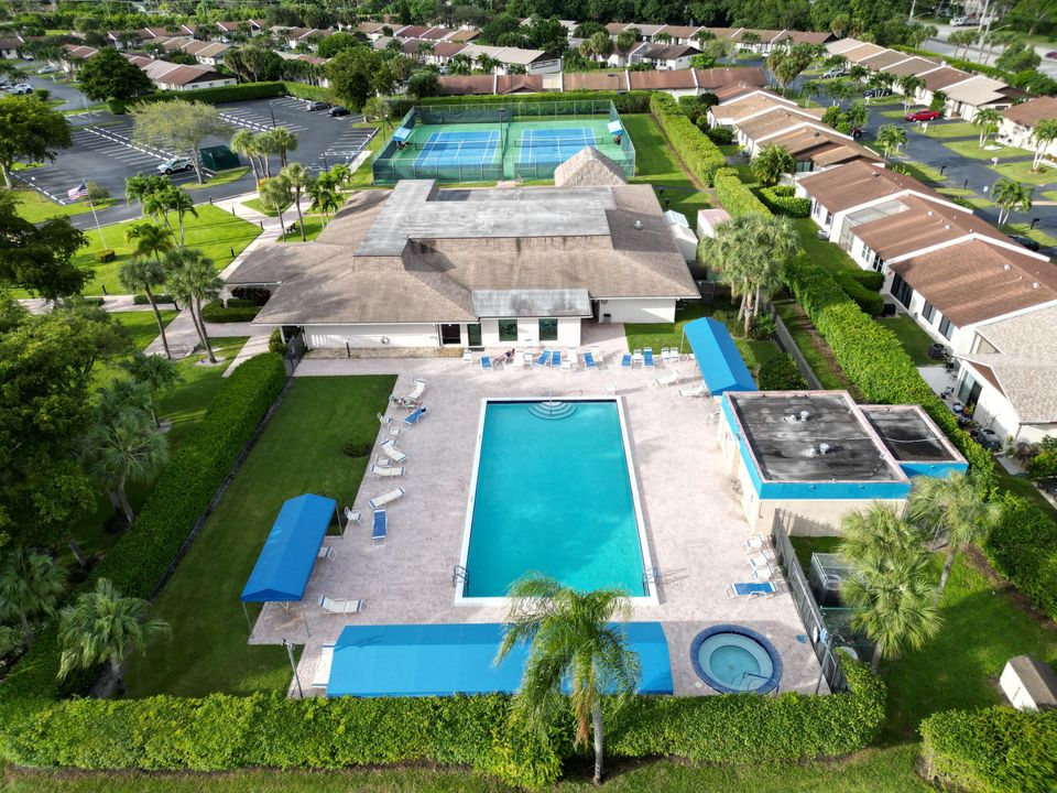 Active With Contract: $174,900 (2 beds, 2 baths, 1050 Square Feet)