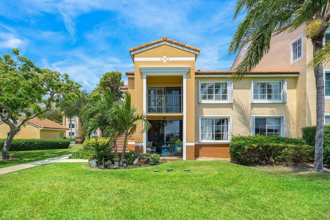 合同活跃: $4,000 (2 贝兹, 1 浴室, 982 平方英尺)