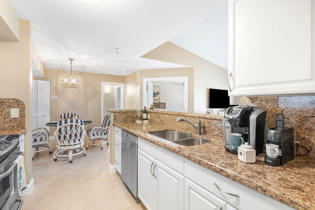 合同活跃: $4,000 (2 贝兹, 1 浴室, 982 平方英尺)