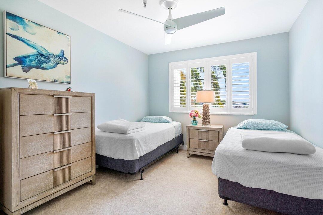 合同活跃: $4,000 (2 贝兹, 1 浴室, 982 平方英尺)