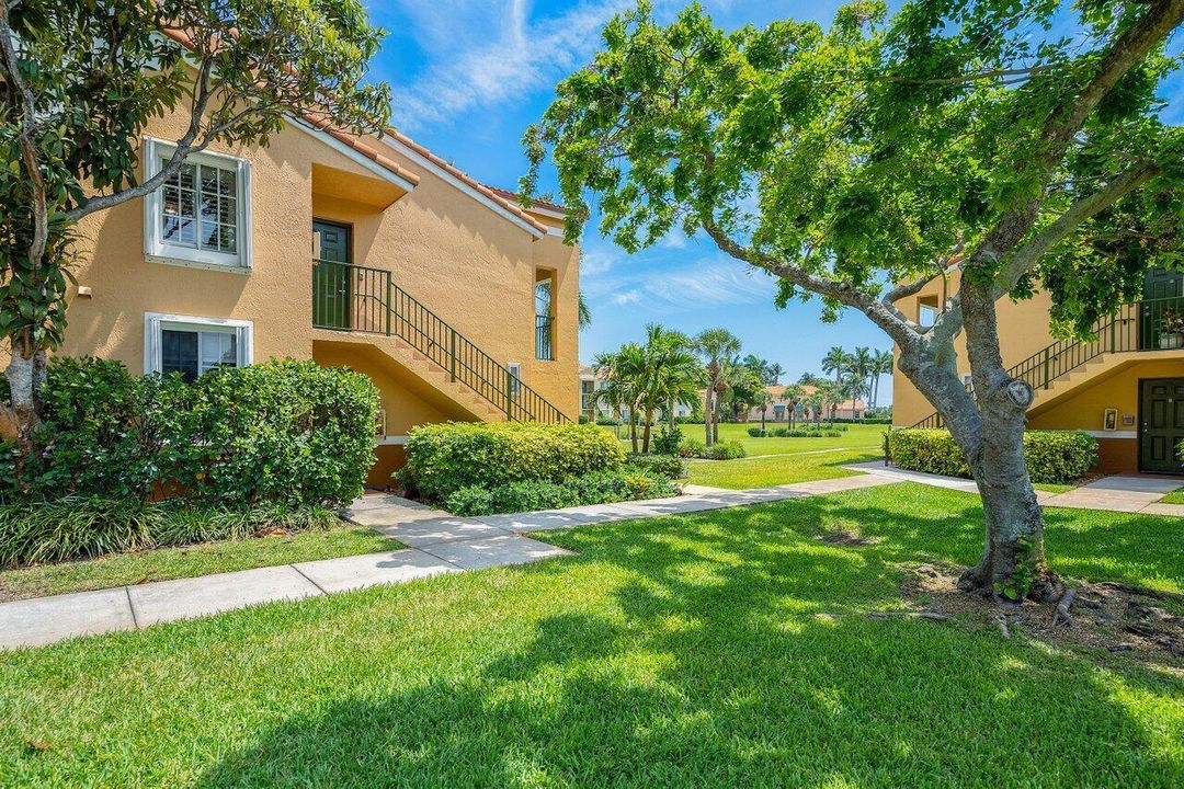 合同活跃: $4,000 (2 贝兹, 1 浴室, 982 平方英尺)