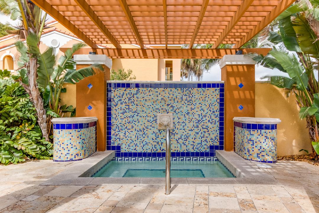 合同活跃: $4,000 (2 贝兹, 1 浴室, 982 平方英尺)