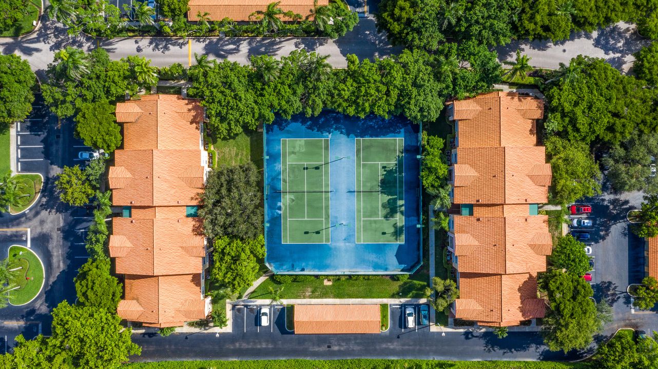 合同活跃: $4,000 (2 贝兹, 1 浴室, 982 平方英尺)