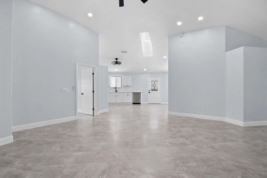 待售: $575,000 (4 贝兹, 4 浴室, 1969 平方英尺)