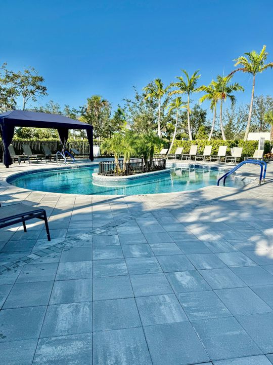 Active With Contract: $495,900 (2 beds, 2 baths, 1842 Square Feet)